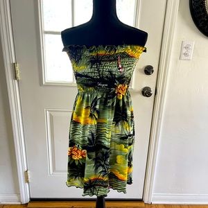 Women’s strapless sundress. Size small Hawaiian print
